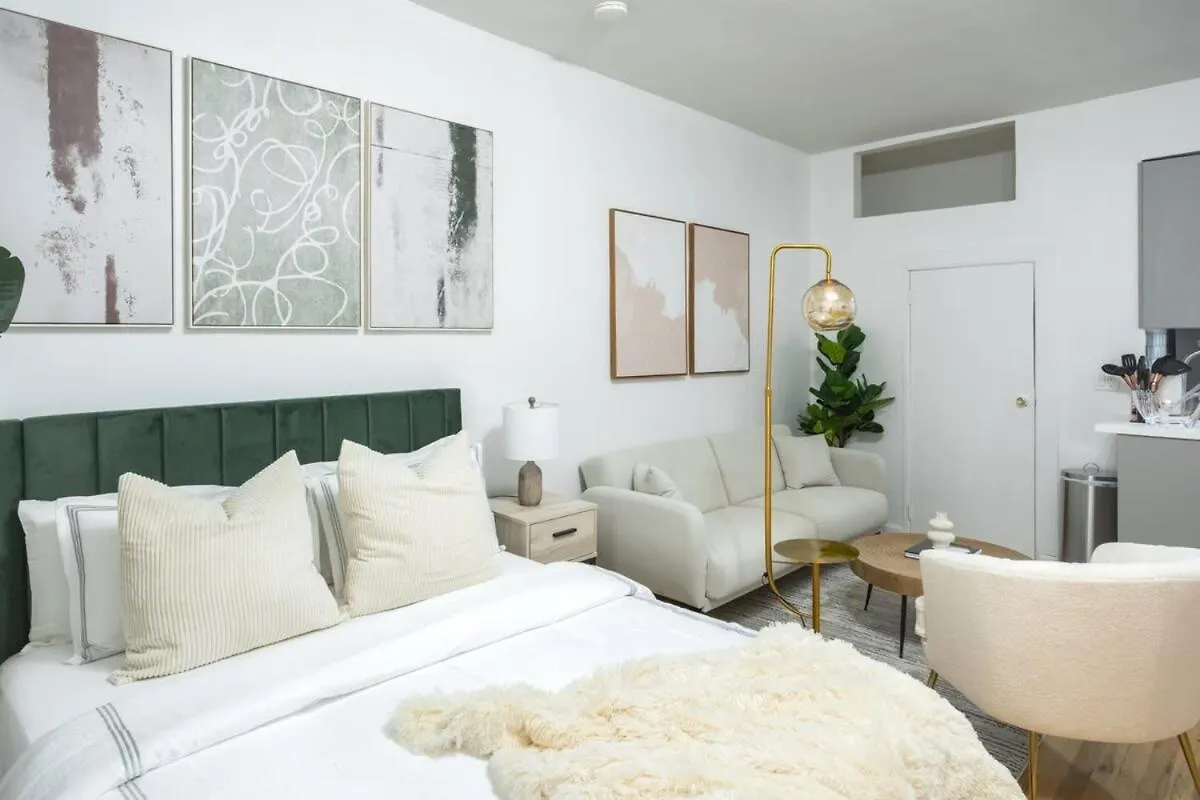 74-1A New Studio In Prime Uws - Gym In Building New York